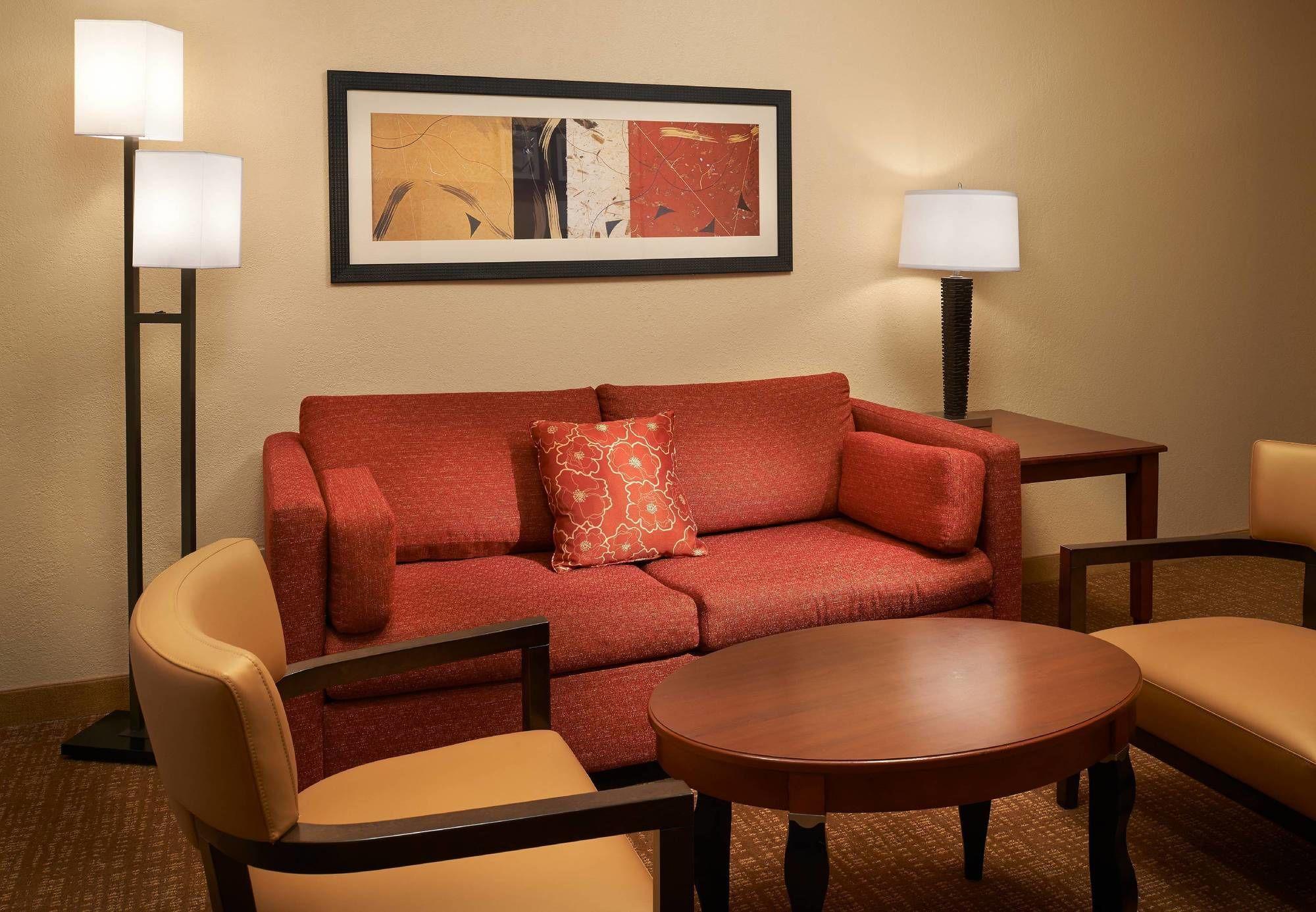 Courtyard By Marriott Indianapolis Castleton 호텔 외부 사진